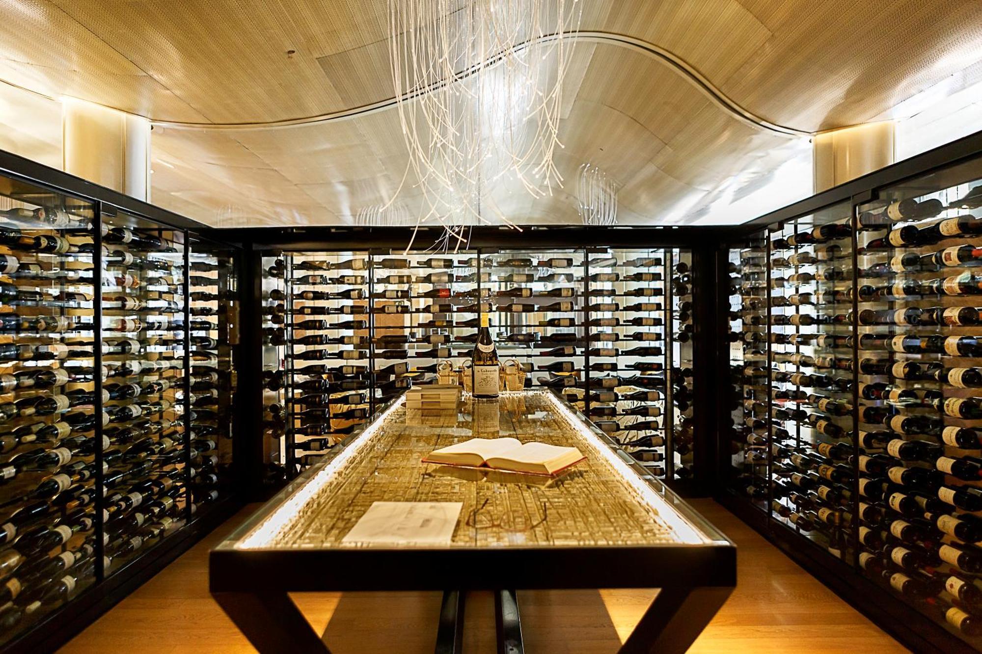 Monument Hotel Barcelona Exterior foto Wine cellar at the Mandarin Oriental, Washington DC